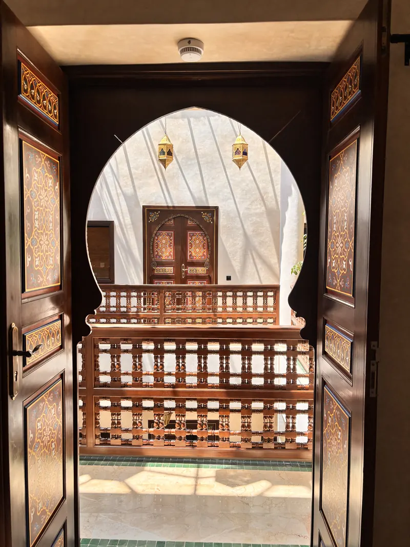 The keyhole arch opening onto the gallery and its painted door